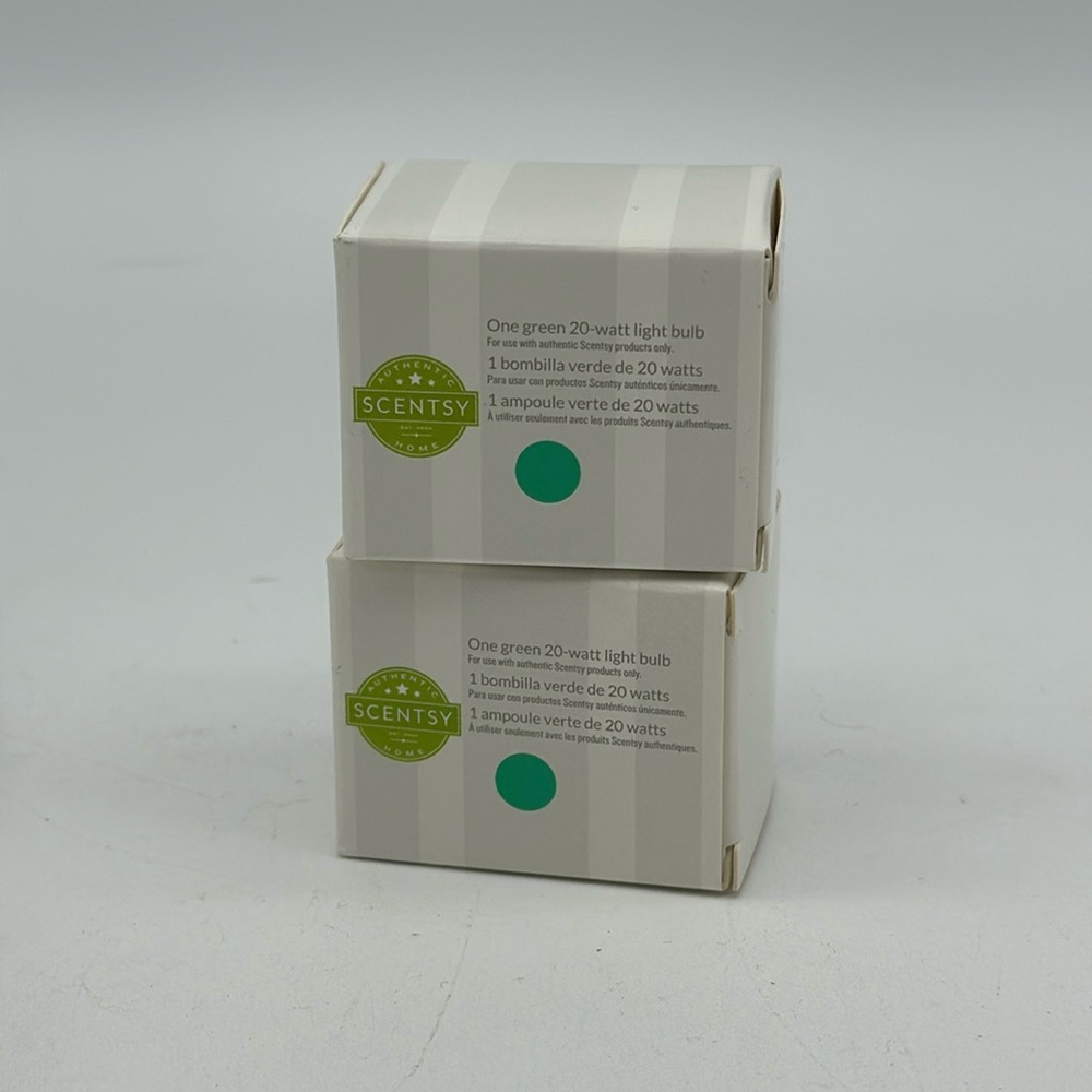 Set‎ of 2 Scentys green light bulbs 20 watt